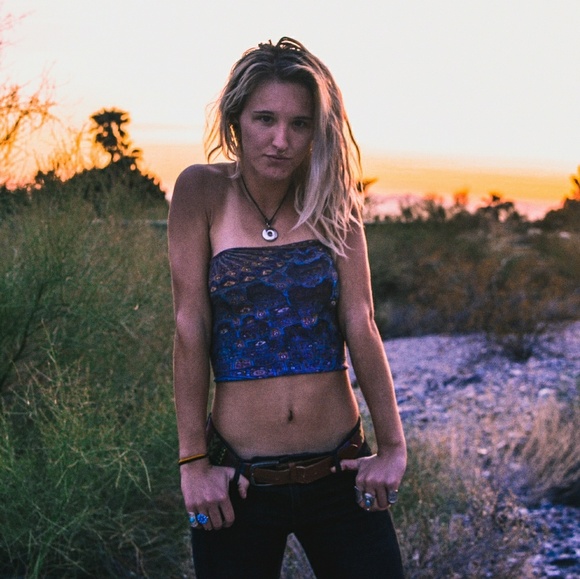 MEET THE POSHER - Picture 5 of 8